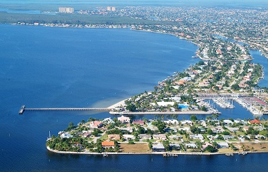Picture showing the Cape Coral Pier at the South Tip by the open water