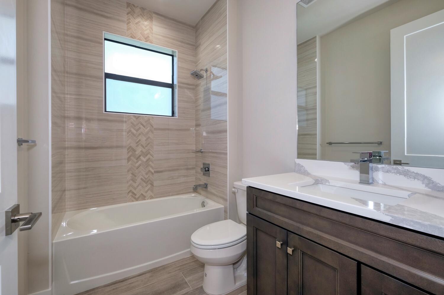 Picture of the guest bathroom 1 of the model home Serenity