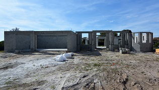 Bild eines Rohbaus in Cape Coral ohne Dach