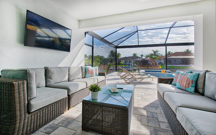 Bild des Neubaumodells Royal Palm 2 vom Sitzbereich auf der Terrasse